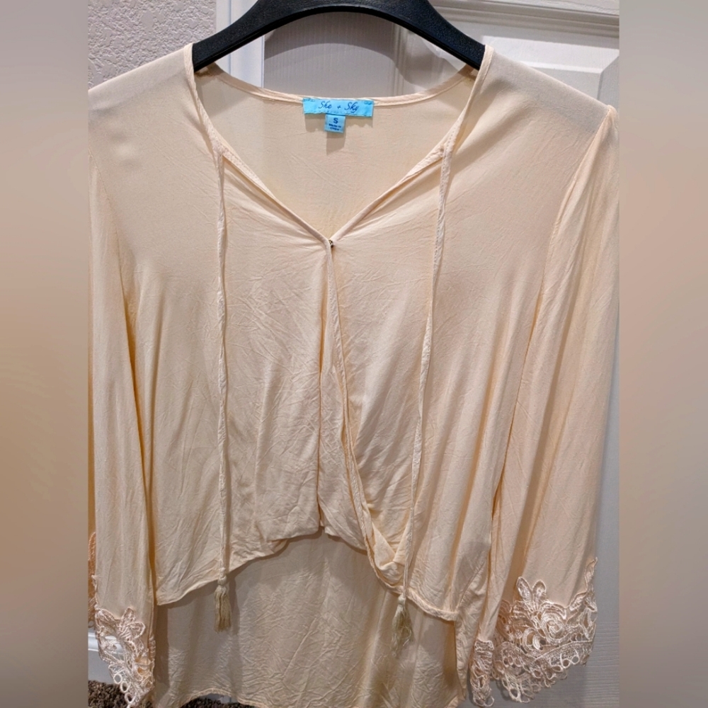 She + Sky beige high low top sz. S with lace sleeves